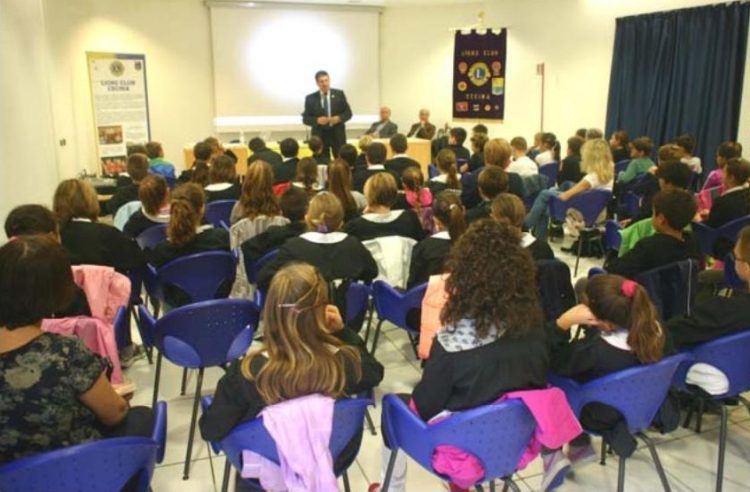 «La sicurezza in internet»: cinque conferenze per 350 ragazzi