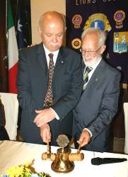 La Festa della Charter e il passaggio della campana a Mario Psaroudakis