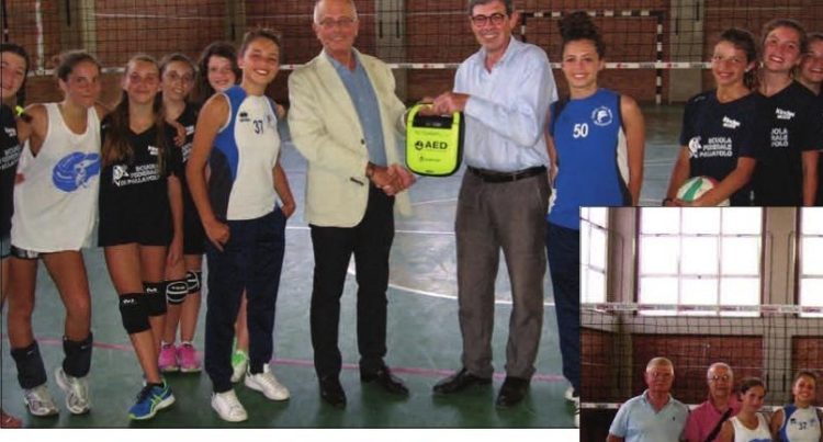 Un defibrillatore per l'A.S. Volley Sei Rose di Rosignano