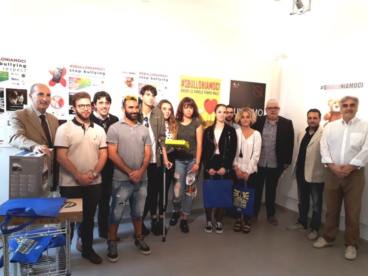 «#Sbulloniamoci»: il concorso di grafica contro il bullismo all'Istituto Marco Polo