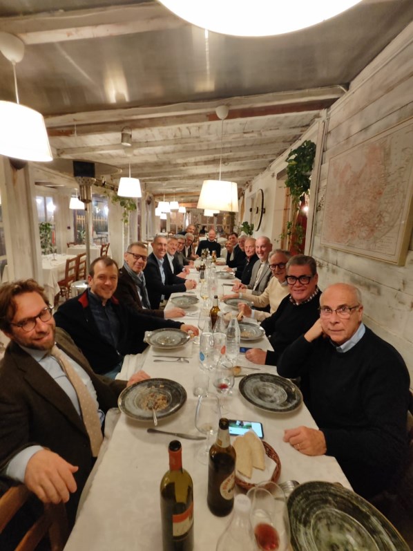 Serata «caminetto»: i soci si ritrovano per confrontarsi